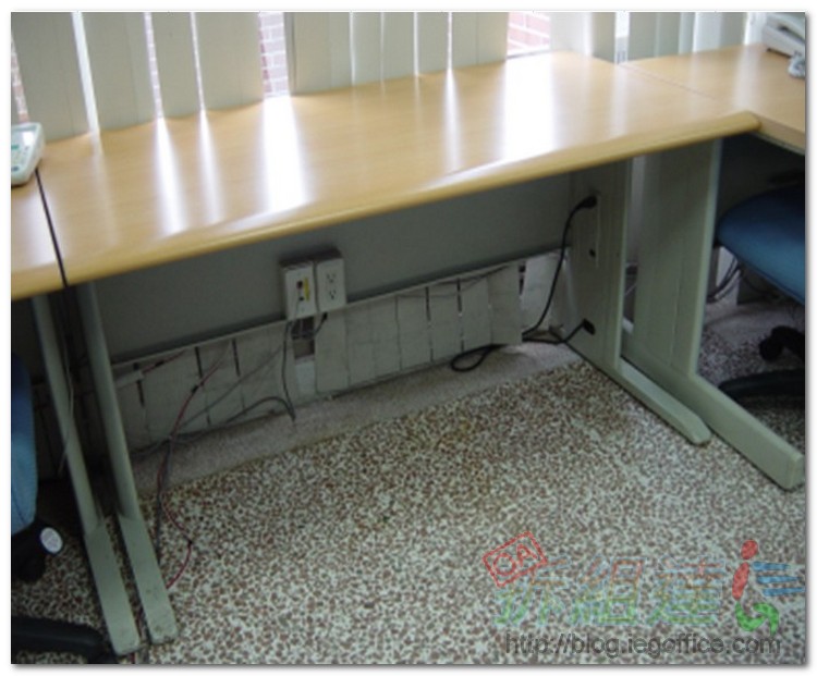 辦公家具-OA辦公桌