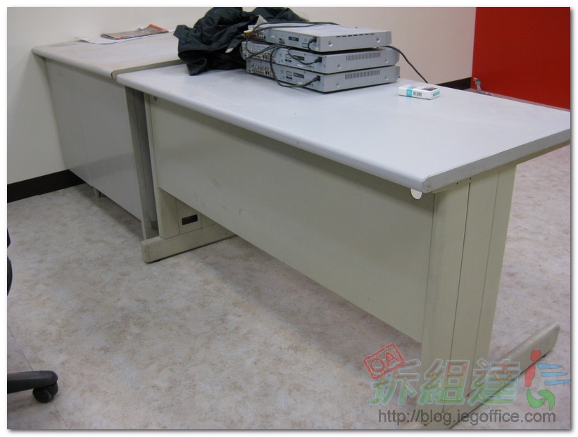辦公家具-OA辦公桌